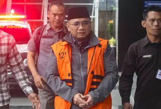 Tersangka kasus dugaan korupsi kuota haji tambahan tahun 2023–2024, Yaqut Cholil Qoumas, saat tiba di Gedung Merah Putih Komisi Pemberantasan Korupsi (KPK), Jakarta, Selasa (24/3/2026). Menteri Agama periode 2020-2024 yang menjadi tersangka dalam kasus dugaan korupsi kuota haji tambahan tahun 2023–2024, Yaqut Cholil Qoumas kembali menjalani penahanan di rumah tahanan (rutan) Komisi Pemberantasan Korupsi (KPK). (merdeka.com/Arie Basuki)