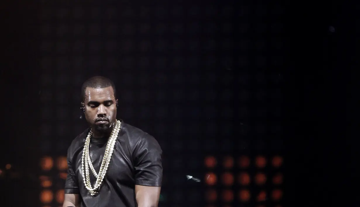 Selalu berada di samping Kanye yang terbaring di rumah sakit, seorang sumber menuturkan bahwa Kim enggan membawa kedua buah hatinya untuk bertemu dengan ayah mereka. (AFP/Bintang.com)