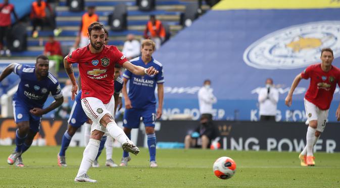 Leicester City vs Manchester United, (27/7/2020). Merupakan laga penentuan head to head dengan Leicester City untuk memperebutkan satu tiket ke Liga Champions. Hasil akhir, Manchester United menang 2-0, dimana Bruno Fernandes membuat 1 gol melalui tendangan penalti. (Pool via AP/Carl Recine)