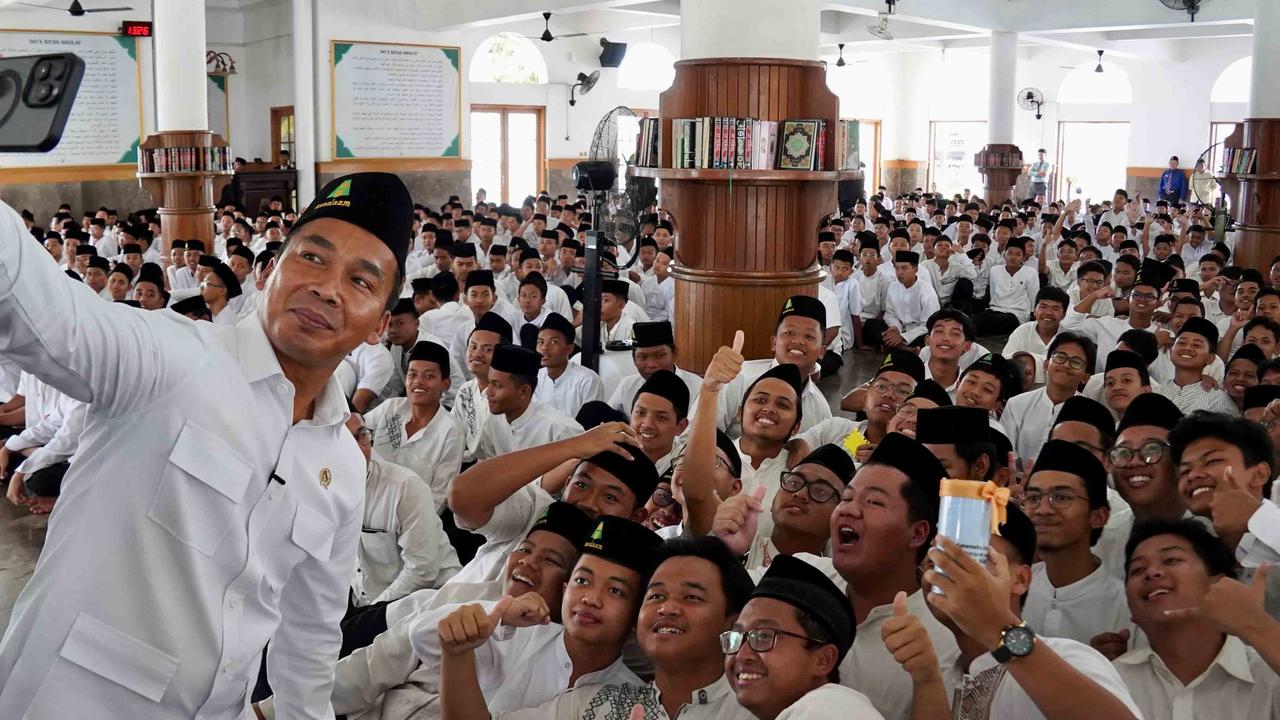 FOTO: Menteri Wihaji Dorong Pesantren Jadi Pusat Pendidikan Kependudukan Remaja