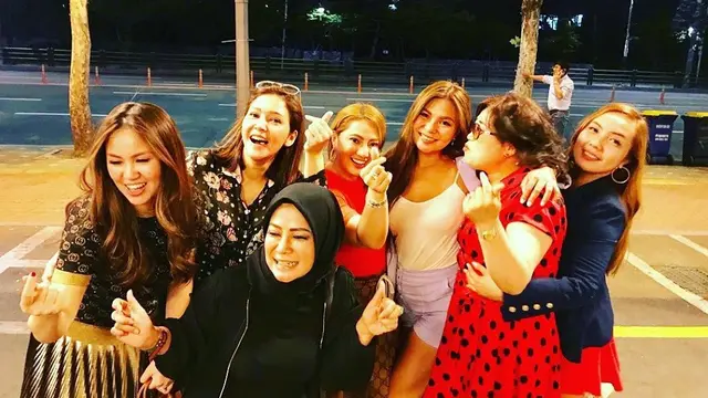 Liburan Maia Estianty