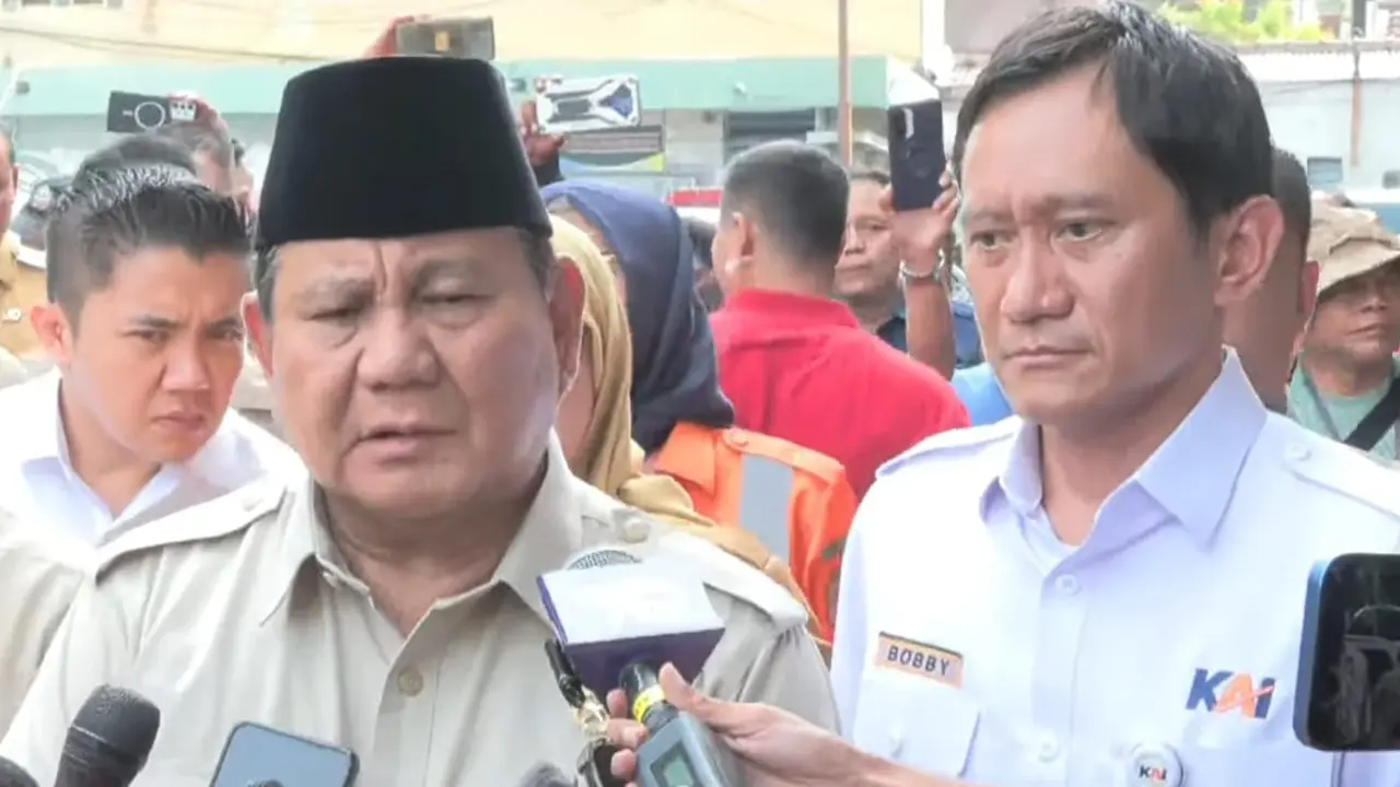 Presiden Prabowo Subianto datang langsung menjenguk korban kecelakaan kereta KRL Commuter Line dan KA Argo Bromo.