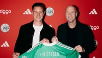 Marc-Andre Ter Stegen resmi diperkenalkan sebagai pemain baru Ajax Amsterdam, Selasa (4/8/2026). (Dok. Ajax)