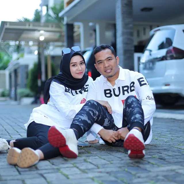 Putra Siregar dan Septia Yetri Opani selalu terlihat harmonis, namun kini sang istri justru menggugat cerai sang pengusaha