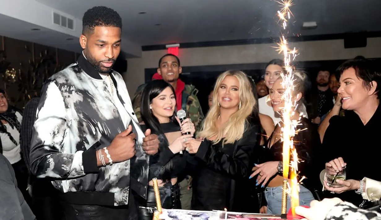 Dilansir dari Cosmopolitan, keluarga Kardashian sudah memaafkan Tristan sejak Khloe dan dirinya kembali ke Los Angeles. (Vanity Fair)