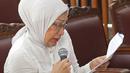 Terdakwa kasus dugaan penyebaran berita bohong atau hoaks Ratna Sarumpaet sedang membacakan pledoi saat sidang lanjutan di PN Jakarta Selatan, Selasa (18/6/2019). Sidang tersebut beragenda pembacaan pledoi atau nota pembelaan dari terdakwa. (Liputan6.com/Herman Zakharia)