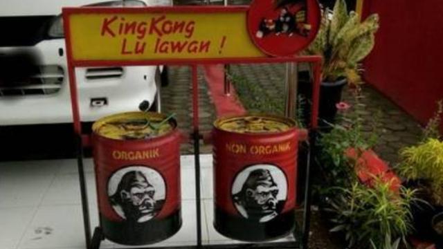 7 Foto Tulisan Lucu di Tempat Sampah Ini Bikin Senyum-Senyum Sendiri