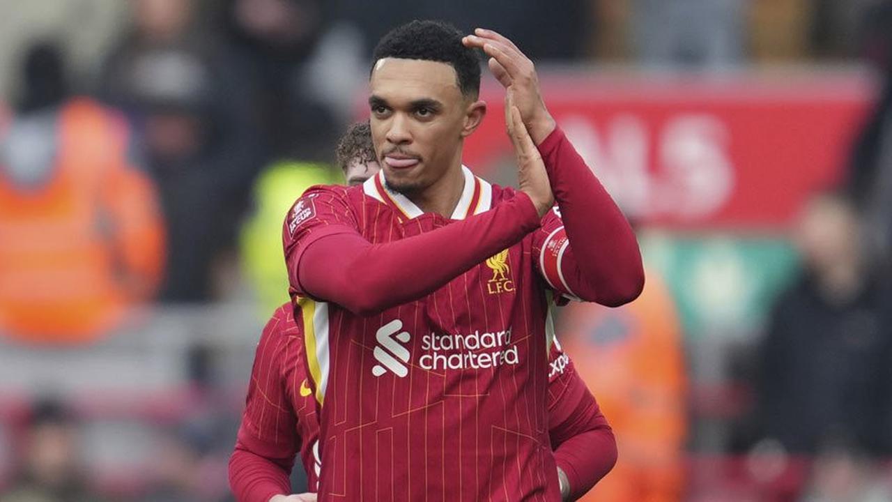 Malam Tidak Menyenangkan Trent Alexander-Arnold: Dicemooh Suporter Liverpool di Anfield