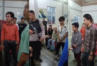 Belasan sales obat herbal di Lampung dibawa warga ke kantor polisi. (Istimewa)