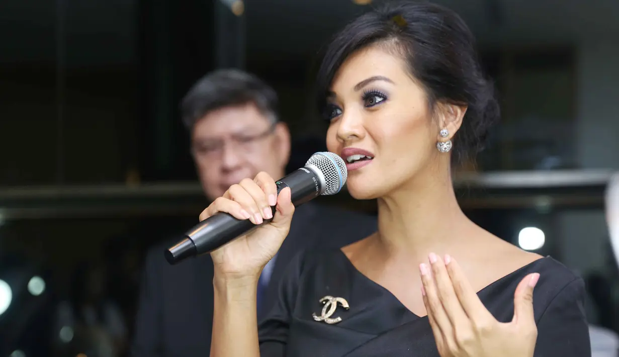 Farah Quinn, wanita cantik yang gemar memasak ini ternyata sangat mempedulikan kesehatan sang anak. Tak jarang ia selalu mencari cara agar sang anak mau mengkonsumsi makanan yang dimasaknya. (Nurwahyunan/Bintang.com)