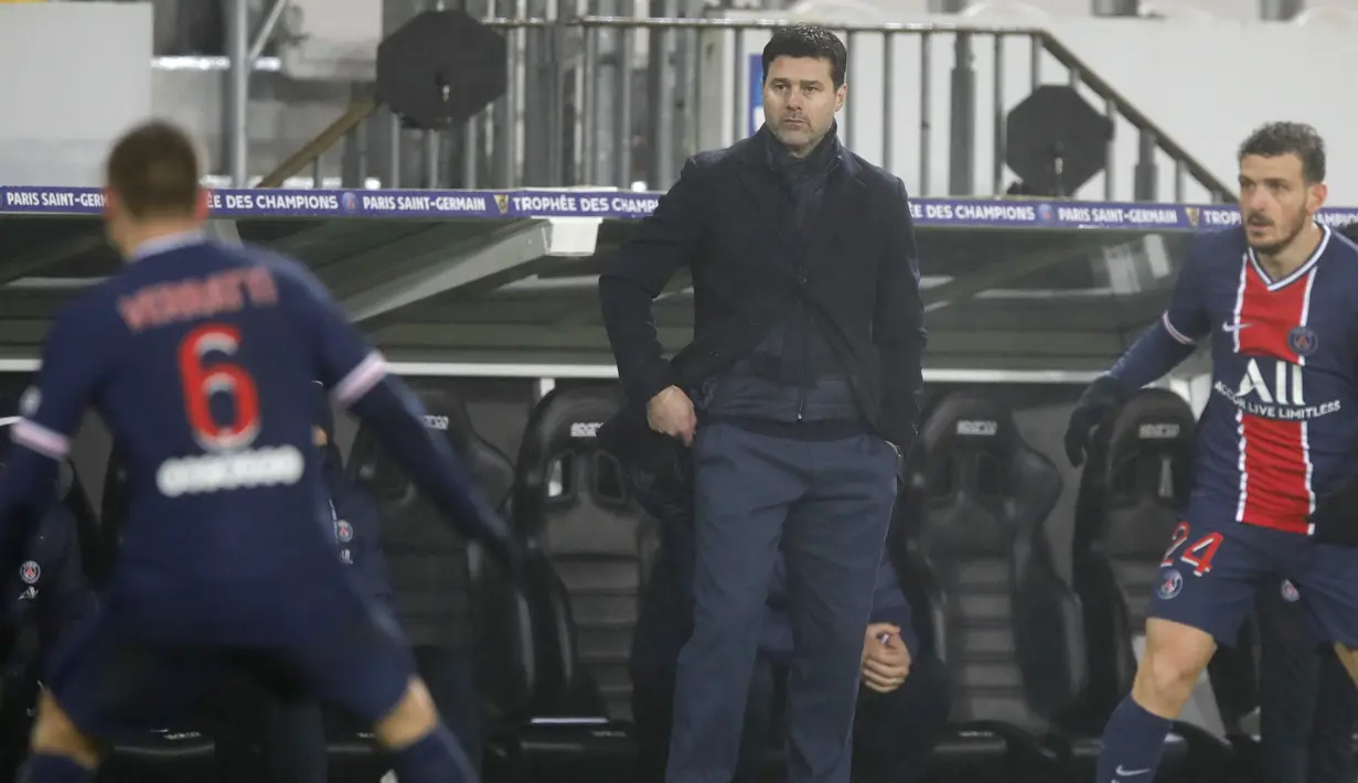 de Marseille pada Piala Super Prancis 2020/2021 di stadion Bollaert, Prancis, Kamis (14/1/2021). Eks pelatih Tottenham itu sudah menjalani tiga laga di semua kompetisi bersama PSG. (AP Photo/Christophe Ena)
