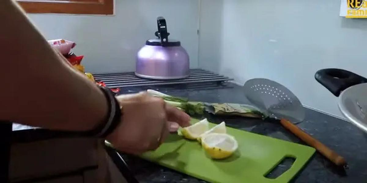 Potret Dapur Rendy Kjaernett yang Punya Model Simple tapi Lengkap