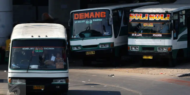 20151007-Pemprov DKI Bakal Hapus Bus Sedang di Ibukota -Jakarta