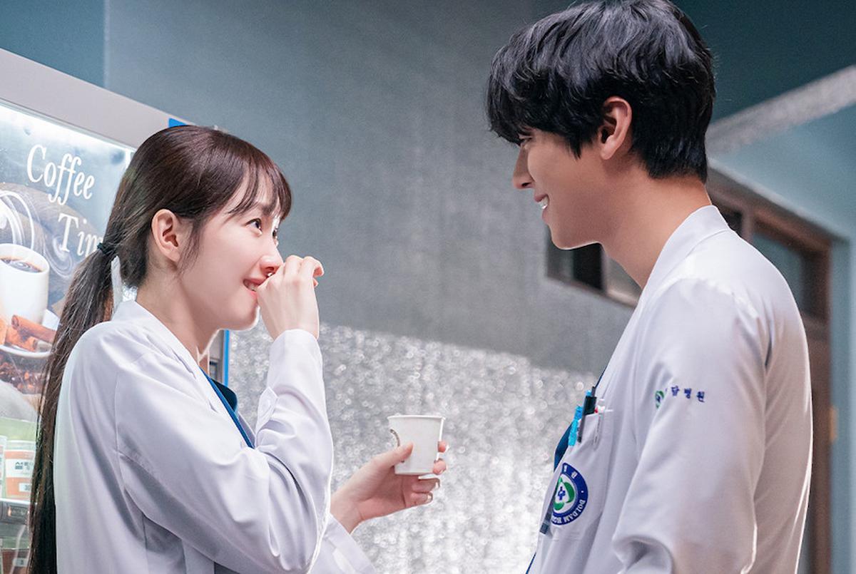 6 Drama Medis Korea yang Menghanyutkan, Ada Resident Playbook di Dalamnya!