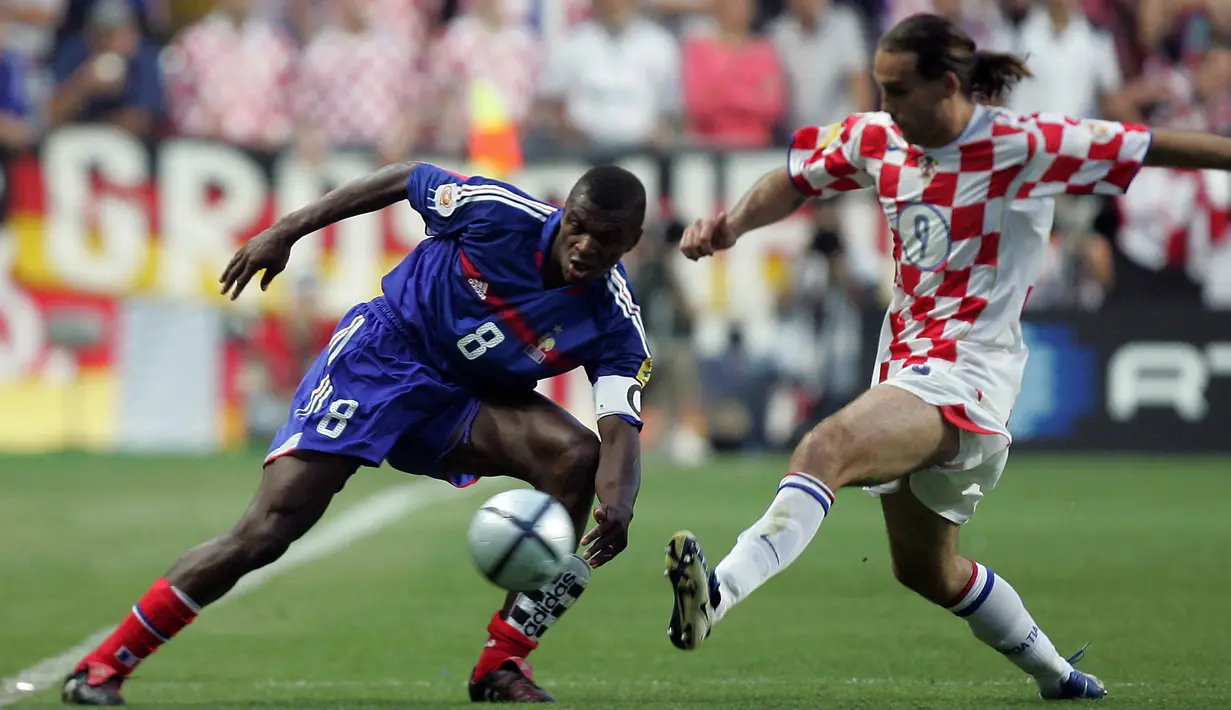 Marcel Desailly. Ia juga menjadi bagian skuat Timnas Prancis saat juara Euro 2000. Laga terakhirnya di Piala Eropa terjadi saat jumpa Kroasia di Euro 2004. Ia berusia 35 tahun, 9 bulan dan 10 hari kala itu. Ia pensiun pada 2005 usai mengoleksi 116 caps bersama Les Bleus. (AFP/Francois Xavier Marit)