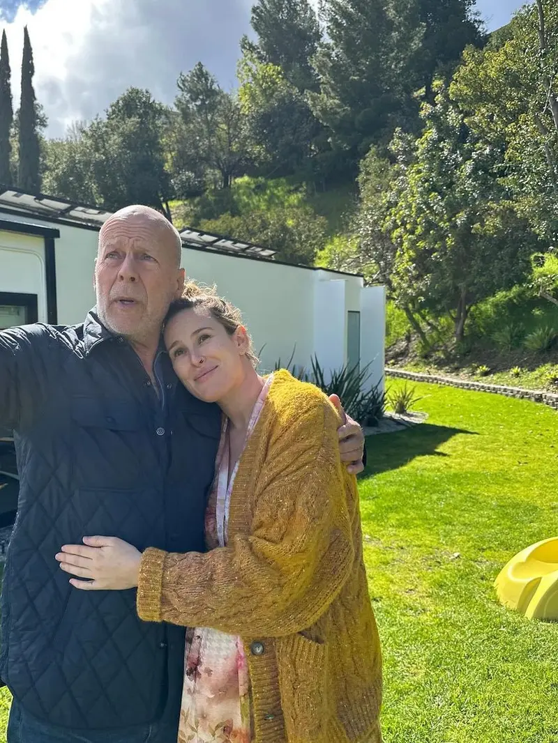 Bruce Willis dan sang anak, Rummer Willis. (Instagram/ rumerwillis)