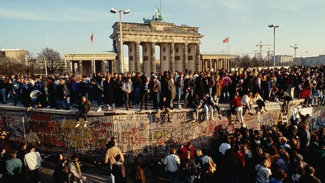 Runtuhnya Tembok Berlin