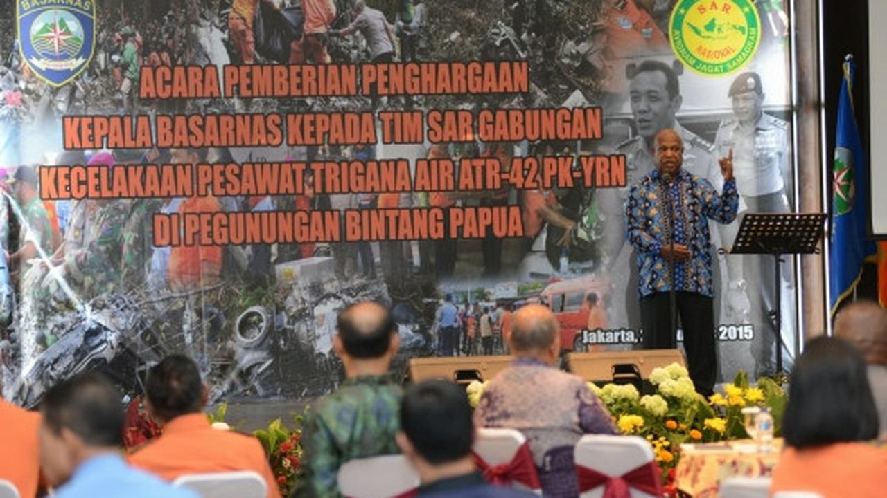 Basarnas beri penghargaan untuk tim operasi penyelamatan Trigana Air