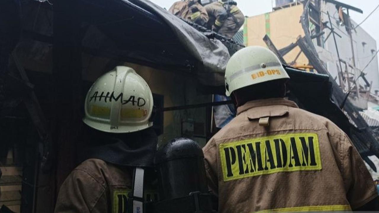 Kebakaran Landa Permukiman Padat Penduduk di Sawah Besar, 17 Mobil Damkar Dikerahkan