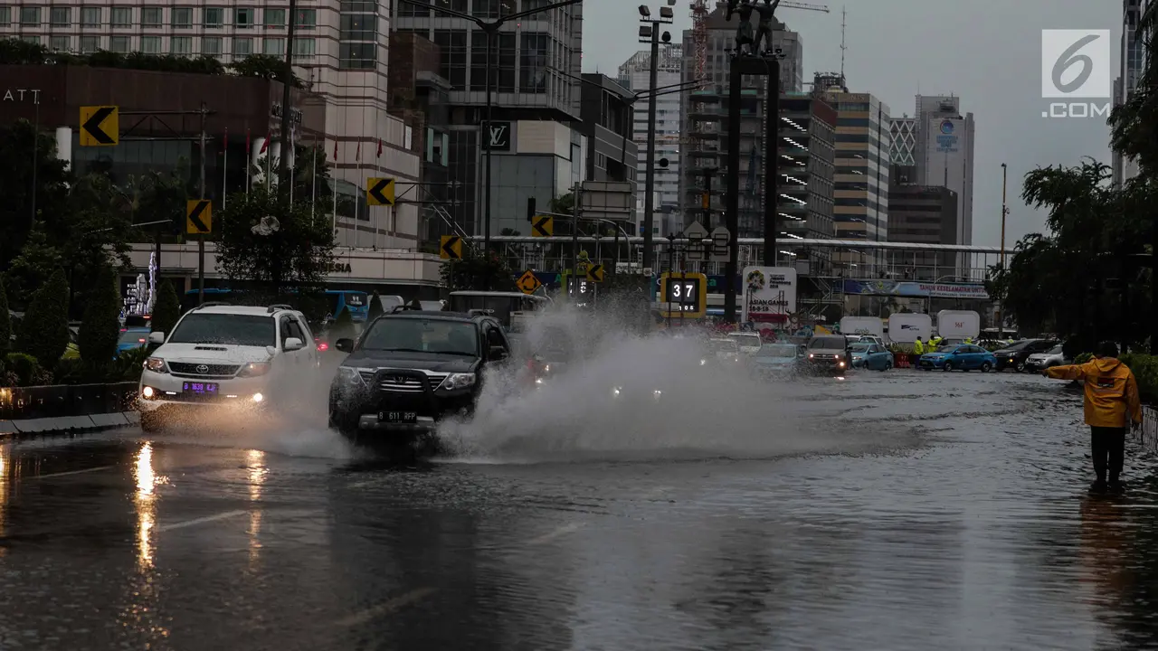 Jalan MH Thamrin Tak Luput dari Banjir