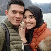 Artis yang kini lebih fokus dengan bisnis, Zaskia Sungkar sedang menjalani operasi dirumah sakit. Hal itu seperti yang disampaikan oleh manajernya, Muhamimin. (Instagram/irwansyah_15)