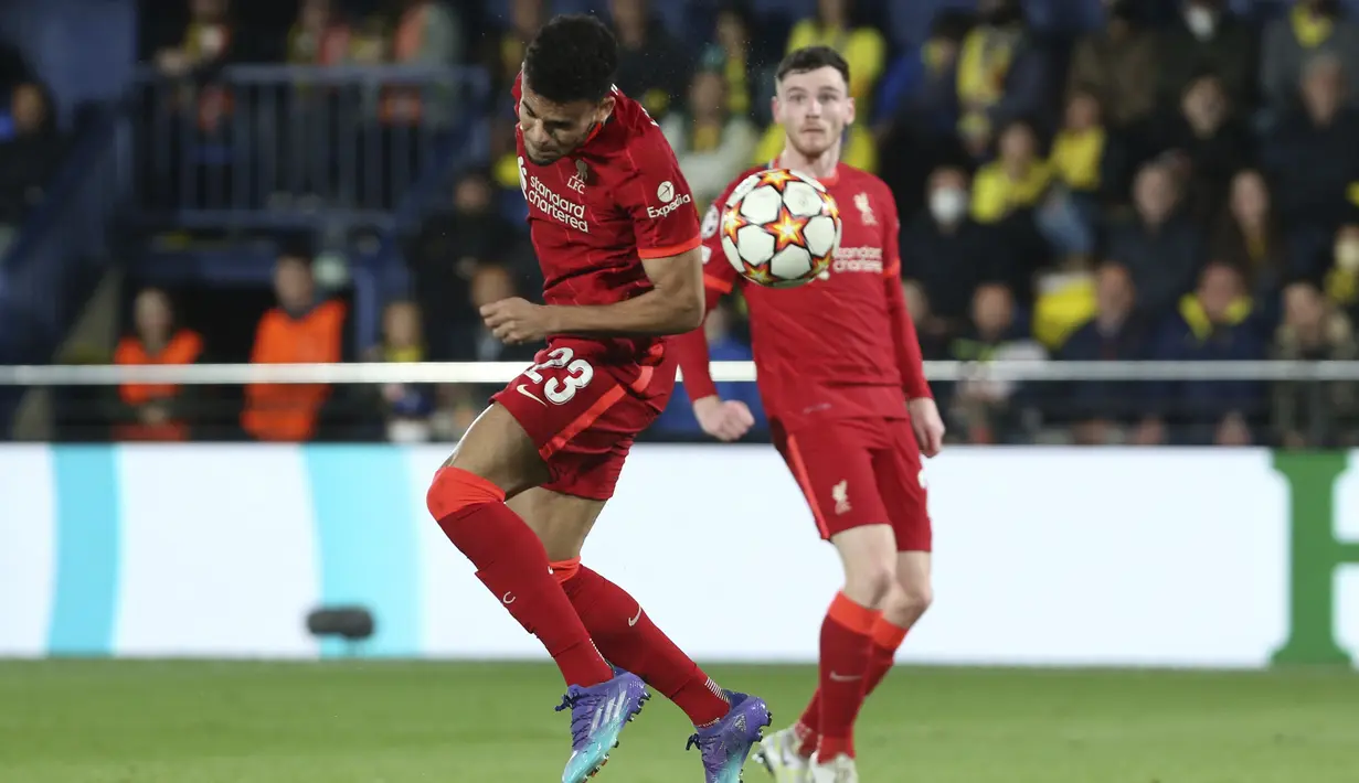 <p>Penyerang Liverpool Luis Diaz mencetak gol kedua untuk timnya ke gawang Villarreal pada leg kedua semifinal Liga Champions di Estadio de la Ceramica atau El Madrigal, Rabu (4/5/2022) dini hari WIB. Liverpool lolos ke final usai hampir kena comeback sebelum menang 3-2. (AP Photo/Alberto Saiz)</p>