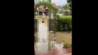 Banjir Perumahan Kemang Pratama Bekasi Surut, Listrik Mulai Menyala