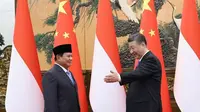 Menteri pertahanan sekaligus presiden terpilih Republik Indonesia Prabowo Subianto bertemu dengan Presiden China Xi Jinping pada Senin (1/4/2024) di Balai Agung Rakyat, Beijing. (Dok. Instagram/@prabowo)