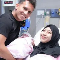 Adiba Khanza Sebelum dan Setelah Melahirkan Didampingi Suami. [@adiba.knza]