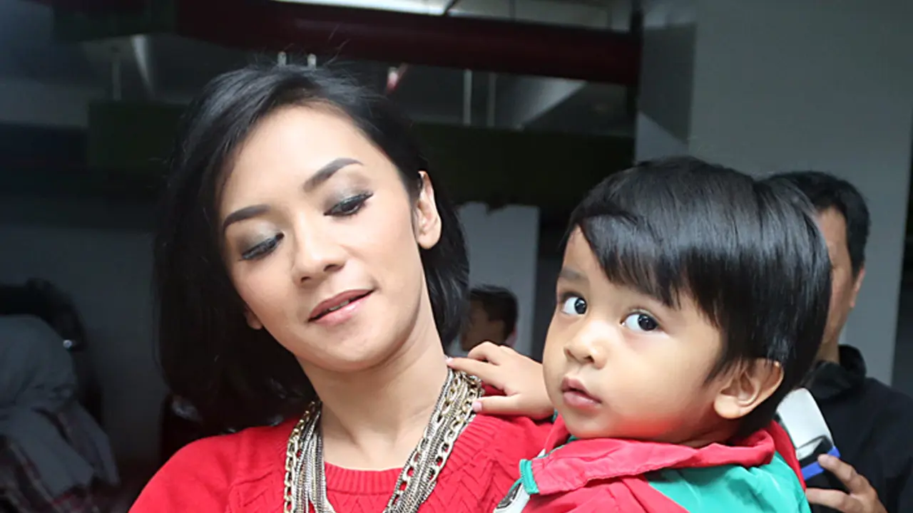 Enno Lerian dan anak