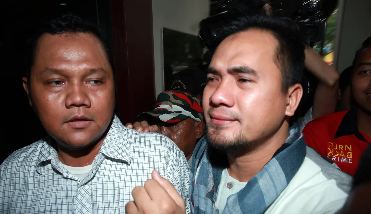 Guna penyelidikan lebih lanjut, selepas salat Jumat, Saipul Jamil di bawa ke kantor Badan Narkotika Nasional (BNN) guna menjalani pemeriksaan, apakah memakai narkoba atau tidak. (Deki Prayoga/Bintang.com)