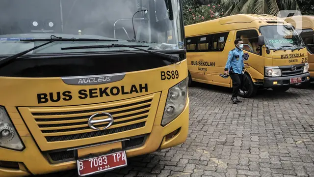 Dekontaminasi Sopir Pengantar Pasien Covid-19
