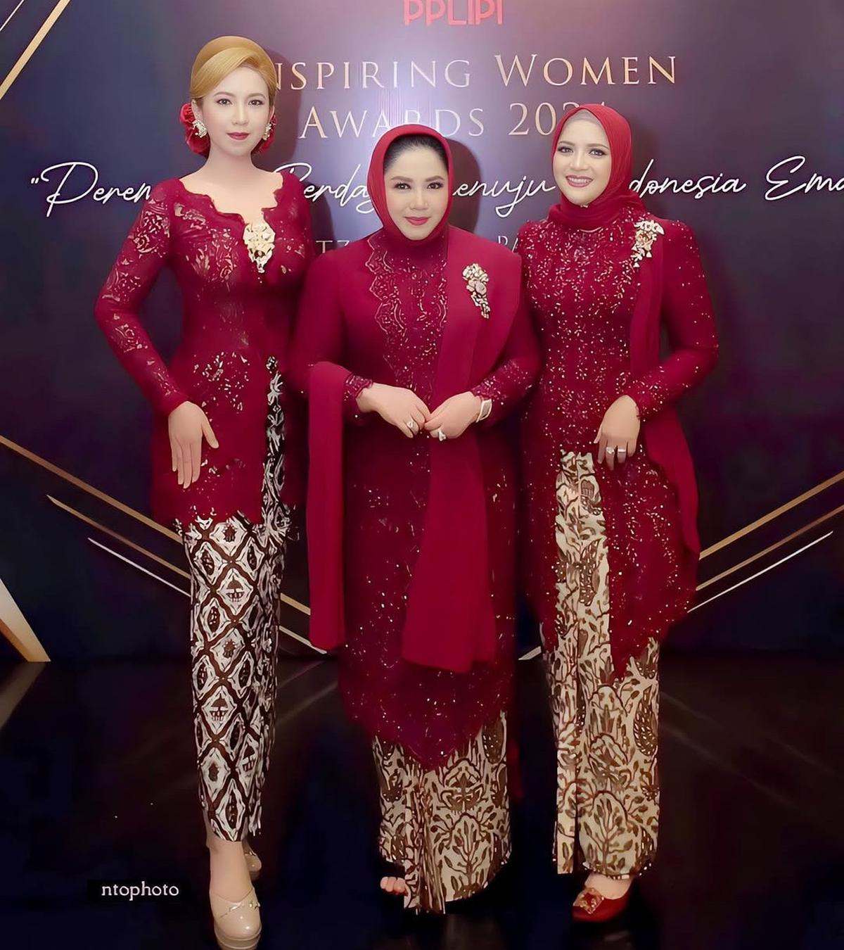 Potret Cantik Heni Tania Istri Kombes Polisi Kenakan Kebaya Warna Ungu