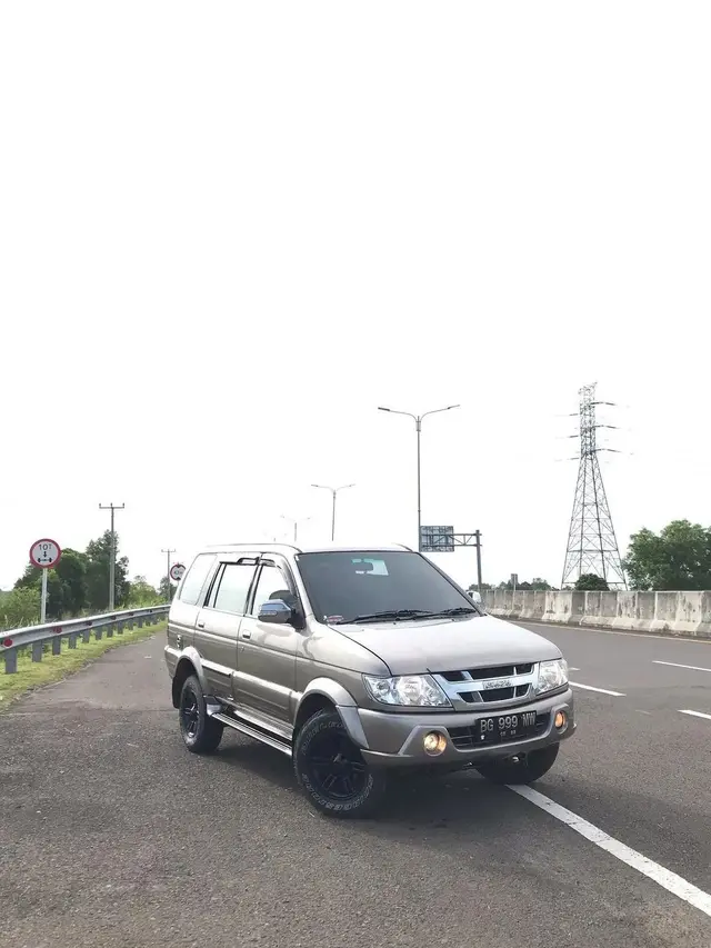 10 Potret Modifikasi Isuzu Panther, Raja Diesel yang Melegenda