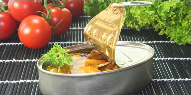 Makanan kaleng beracun dari kalengnya/copyright Shutterstock.com