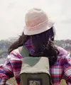 Ada rencana untuk melakukan solo traveling tahun ini? Jangan lupa untuk membawa barang-barang wajib di bawah ini. (Sumber: Freepik/firachardz).