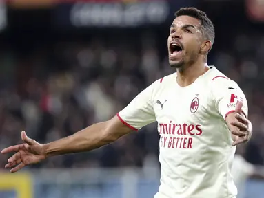 Penyerang AC Milan, Junior Messias berselebrasi usai mencetak gol ke gawang Genoa pada pertandingan lanjutan Liga Serie A Italia di stadion Genoa Luigi Ferraris, Italia, Kamis (2/11/2021). Messias mencetak dua gol dan mengantar AC Milan menang atas Genoa 3-0. (Tano Pecoraro/LaPresse via AP)