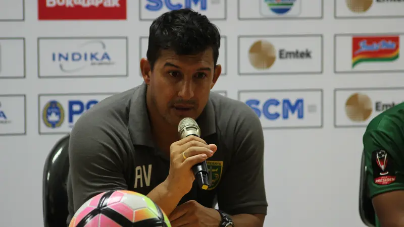 Pelatih Persebaya Alfredo Vera