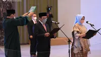 Ketua Mahkamah Agung (MA) Muhammad Syarifuddin, melantik Juda Agung dan Aida S. Budiman menjadi Deputi Gubernur Bank Indonesia (BI) periode 2022-2027 pada Kamis, (6/1/2021). (Dok BI)