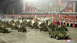 Tentara Korea Utara pada parade kendaraan selama perayaan ulang tahun ke-73 negara itu di Lapangan Kim Il Sung di Pyongyang, Kamis (9/9/2021). Korea Utara dilaporkan menggelar parade militer pada Kamis dini hari dalam rangka merayakan HUT ke-73. (Korean Central News Agency/Korea News Service via AP)