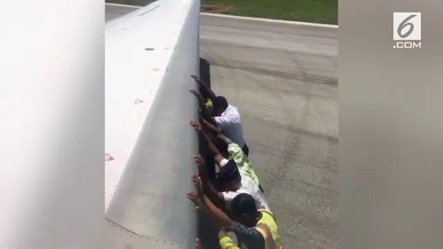 VIDEO: Viral, Pesawat Garuda Indonesia Didorong Banyak Orang