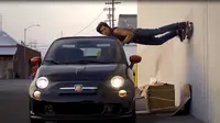 Sebuah video hasil kreasi DanceOn menunjukkan bagaimana aksi nekat para traceur di antara mobil-mobil yang bergerak, salah satunya menggunakan skateboard. 