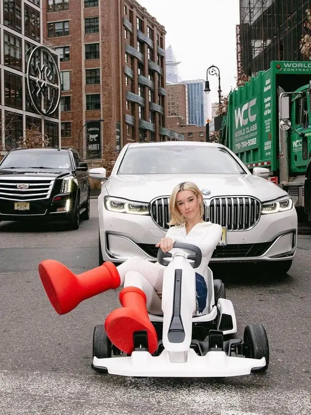 7 Potret Sepatu Boot Merah Astro Boy Ini Bikin Nostalgia, Unik Mirip di