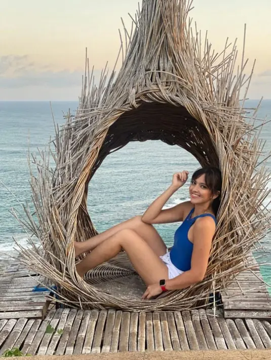 Meskipun sudah berkeinginan punya tato sejak berusia 13 tahun, namun Nia Ramadhani mengaku tak siap jika nantinya sang anak meminta izin untuk memiliki tato. (Instagram/ramdhaniabakrie)
