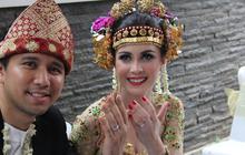 Nikah muda bukan berarti rawan cerai, 6 artis ini jadi buktinya