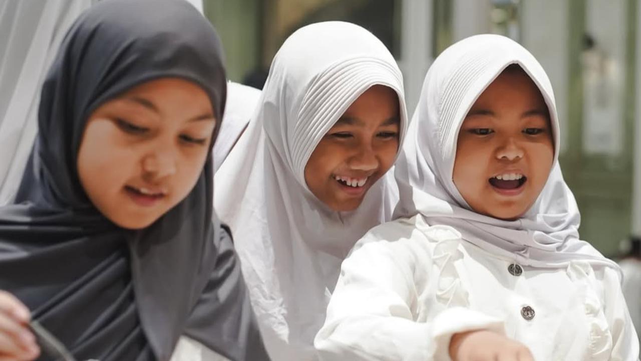 Potret Cantik Dian Sastro Rayakan Ulang Tahun Bersama Anak Yatim Piatu, Makin Spesial Berkat Bertepatan dengan Malam Nuzulul Quran