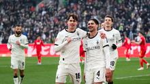 Bek Timnas Indonesia, Kevin Diks, berhasil menyumbangkan satu gol saat Borussia Monchengladbach meraih kemenangan 4-0 atas Augsburg pada laga pekan ke-16 Bundesliga di BORUSSIA-PARK, Minggu (11/1/2026) malam WIB. (Marius Becker/dpa via AP)