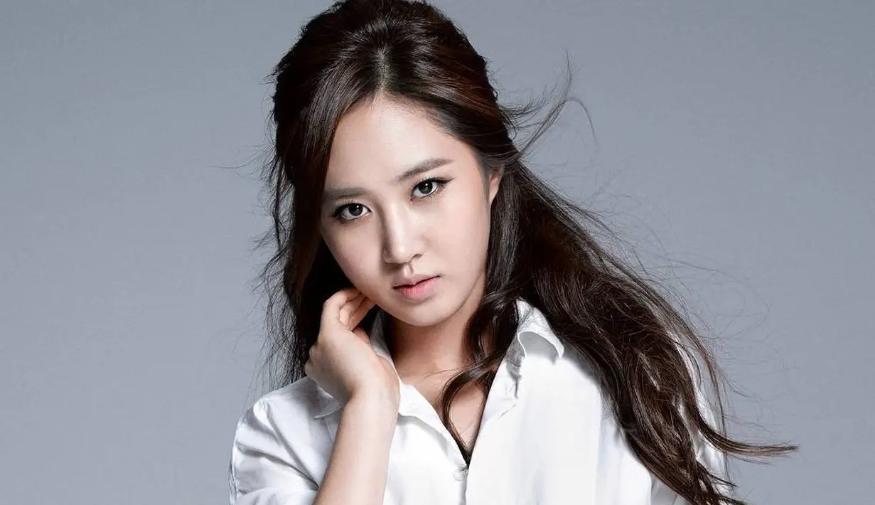 Dilansir dari Soompi, Yuri dan Shin Dong Wol sudah mengonfirmasi akan membintangi drama berjudul Dae Jang Geum Is Watching. (Divertone)