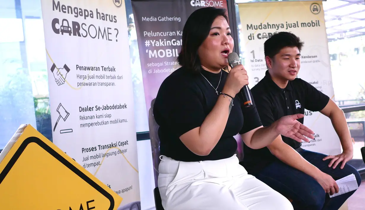 Marketing Manager Carsome Indonesia Maria Francisca memberikan pemaparan saat peluncuran kampanye Carsome #YakinGakMauIkutanMobilGoyang, di Jakarta, Selasa (30/4). Carsome merupakan platform daring jual mobil bekas dengan pelayanan Full Service Branch. (Liputan6.com/HO/Wahyu)