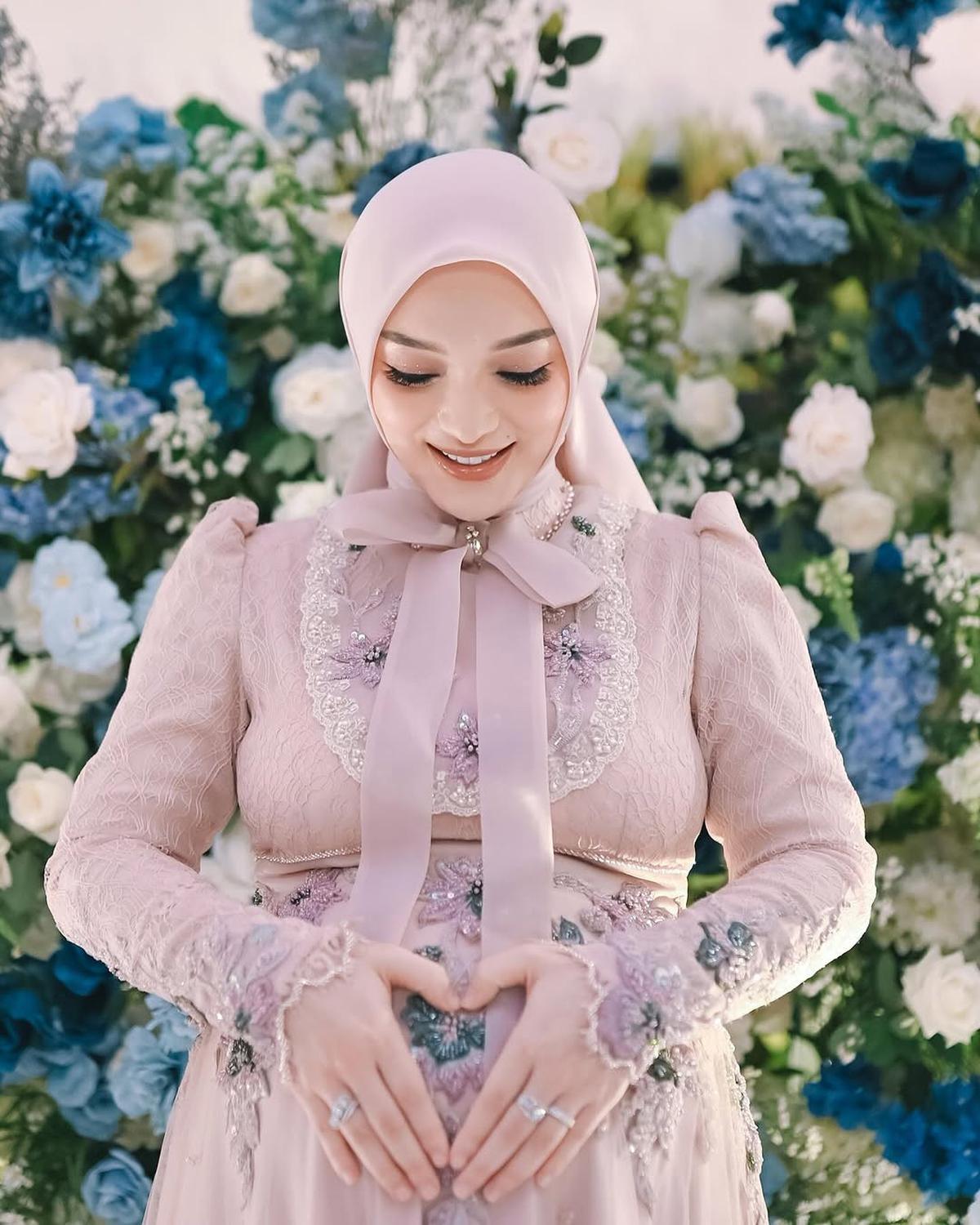 Potret Acara Tasyakuran 7 Bulan Kehamilan Zaskia Gotik, Tampil Cantik dengan Gamis Pink Berpita